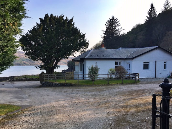 Delightful Cottage In Stunning Waterfront Location - Bute