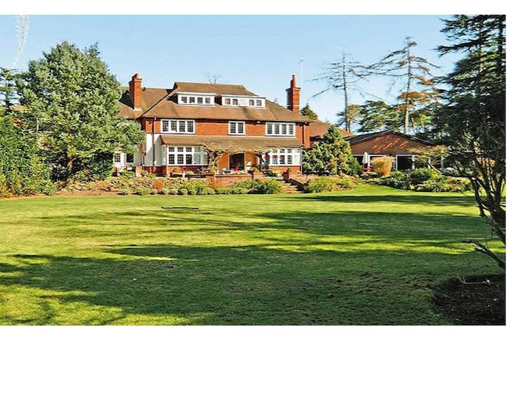 Plush Country House With Indoor Pool - University Of Surrey