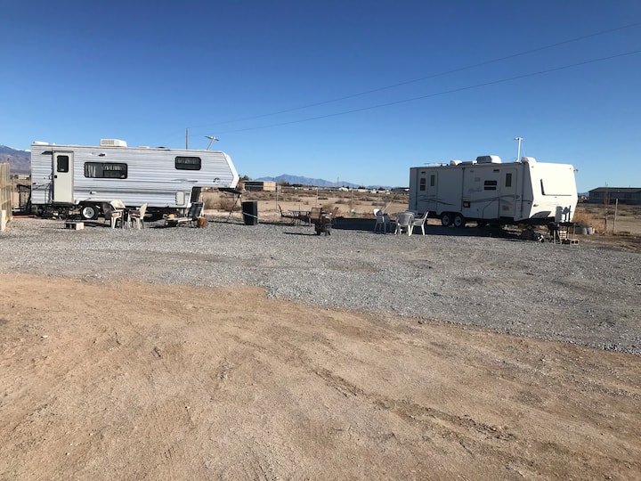 2 Campers In The Desert - Pahrump, NV