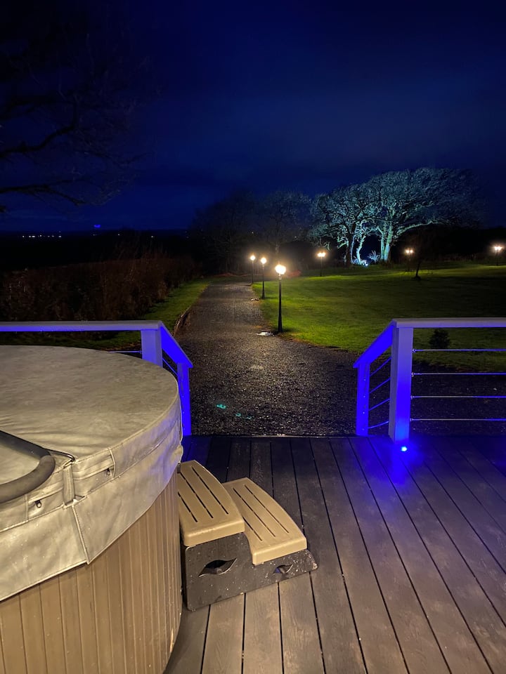 Relaxing Lodge With Jacuzzi Hot Tub & Amazing View - Carmarthen