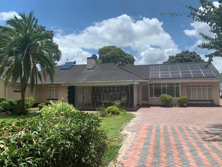 Charming 3br Home In The Heart Of Highlands Harare - 哈拉雷