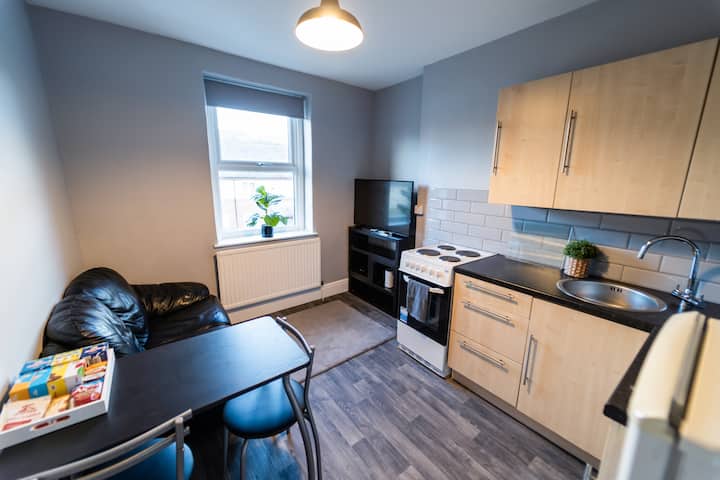 Self-contained, Modern First Floor Flat/apartment - Bangor