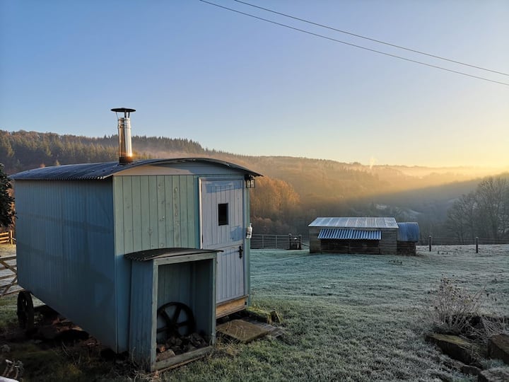 Cosy Shepherd's Hut With Incredible View - Monmouthshire