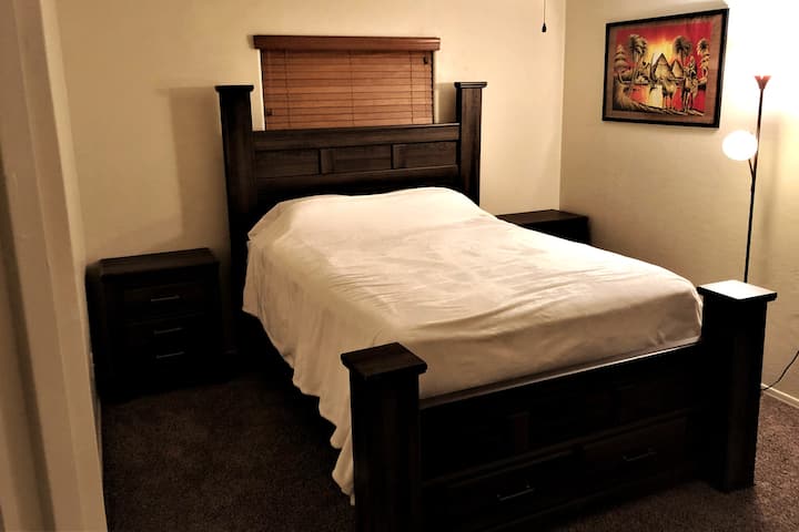 Peaceful Room: Quiet, Clean, Fast Wifi - Chandler, AZ