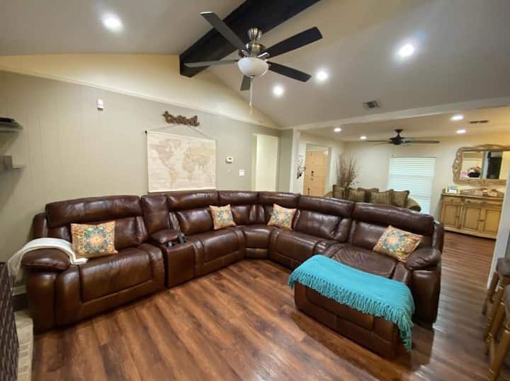 Cozy Stylish Home Near M. Center, Afb, Sw & Fiesta - Oak Hills - San Antonio