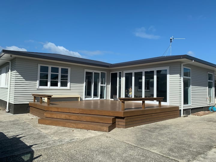 Modern 3 Bed House, Close To Town, Pools, Beach - Edgecumbe