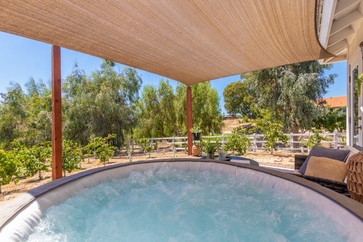 Vineyard View Hot Tub Home On Private Estate - Temecula, CA