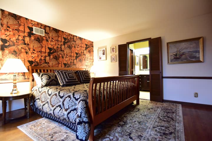 Camelot Bed & Breakfast, Sir Galahad's Suite - Indianapolis, IN