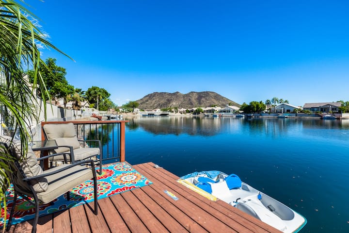 Lake House! Paddle Boat, Kayaks, Fire Pit, Bikes, Fountain & Mountain Views! - Glendale, AZ
