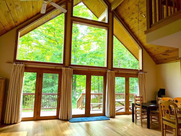 Beautiful 3br River View, Huge Glass Wall Log House -2200 Sq/ft - Berkshire County, MA