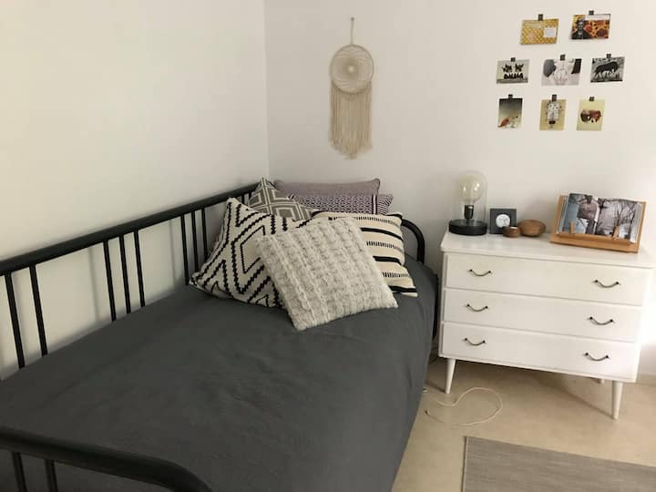 Furnished Room In Quiet Female Only House - Uppsala