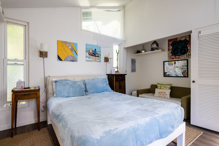 Cozy Seaside Studio - Minutes From The Beach! - Capitola
