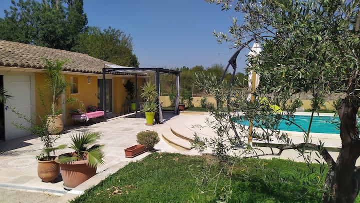 Gîte-piscine En Provence :  Luberon Et Alpilles - Sénas