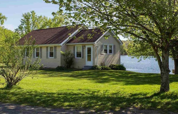 Waterfront Hudson River Cottage Close To Saratoga! - Greenwich, NY