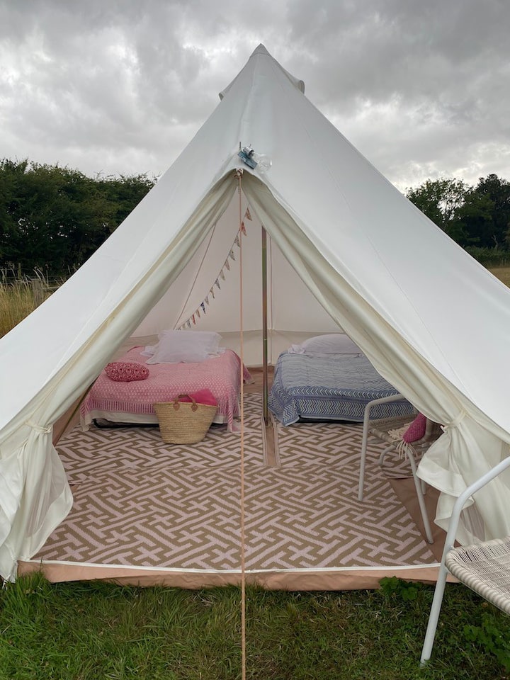 Bell Tent Close To Goodwood Events In Open Fields - Chichester