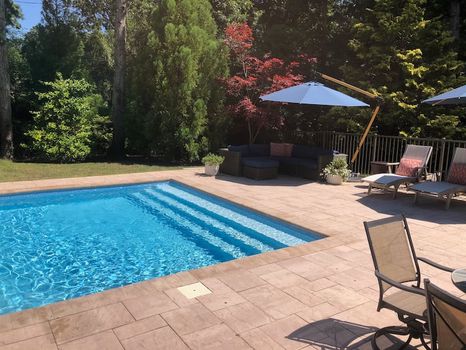 Stylish Oasis, Gorgeous Pool, Private Beach Access - The Hamptons