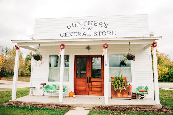 Gunther’s Cottage -Nostalgic, Superclean, Historic - East Jordan, MI