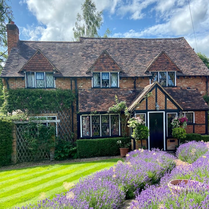 Beautiful English Cottage - Beaconsfield, UK