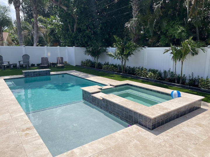 Heated Pool - Sleeps 12 - Close To Beach - King Bed - Pet Friendly - North Lauderdale, FL