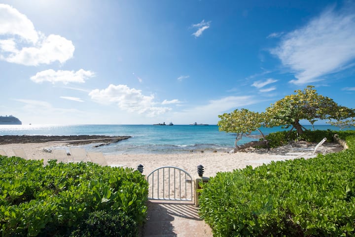 Oceanfront Condo Seven Mile Beach - Cayman Islands