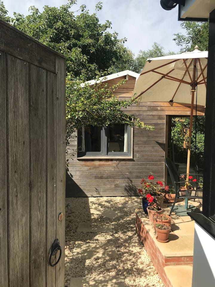 The Nook: A Peaceful Wooden Garden Cabin In Oxford - 牛津