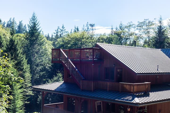 Spacious, Secluded House In The Forest W/ Hot Tub - Bowen Island