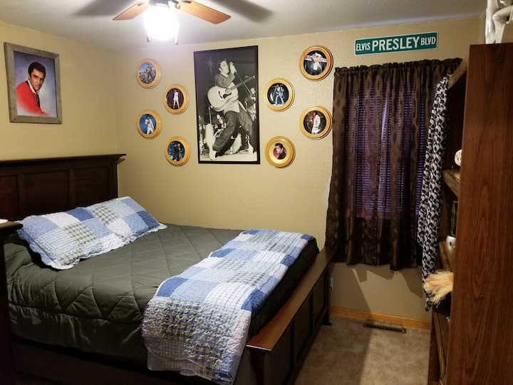 No Place Like Home/private Room (The Elvis Room) - Hot Springs State Park, Thermopolis