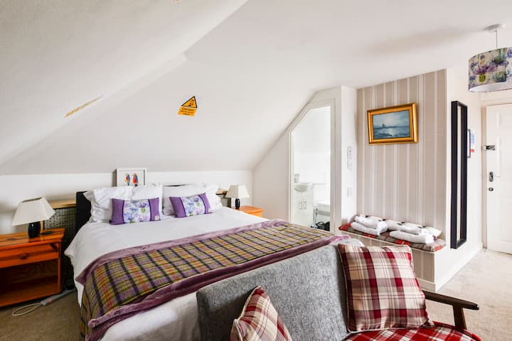 Comfy King-size Bed, Tv, Fridge And More - Saint Andrews