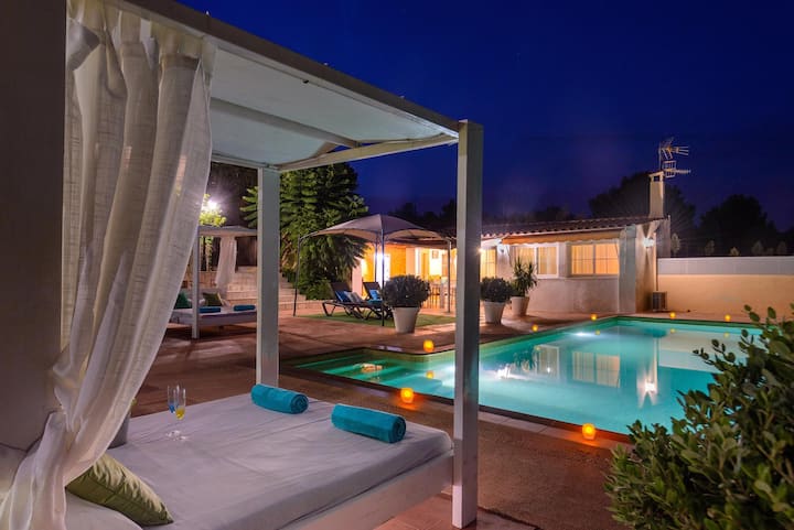 Delightful Ibiza Villa | Spectacular Mountain Views | Villa Jasmine | 4 Bedrooms | Ibiza Town - イビサ島