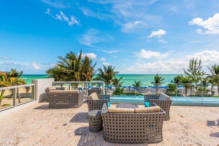 Oceanfront Condominium With Private Beach Access - The Bahamas