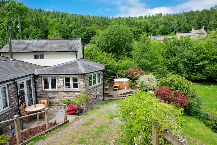 Idyllic Waterside Cottage - Hot Tub - Forest of Dean