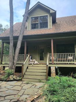 Stone Tower Winery, Leesburg airbnb, hotels and vacation rentals