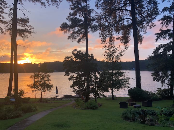 Large Lake House With Private Dock- 1 Hr From Atl - Indian Springs State Park, Flovilla