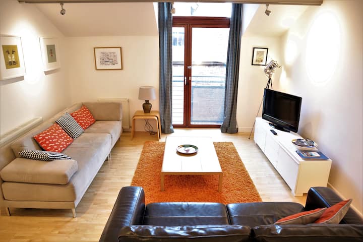 Excellent Townhouse With Private Entrance And Parking - Glasgow