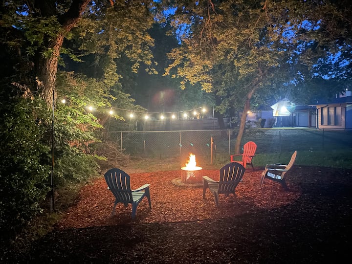 New Firepit Area! 3br Ranch Fenced Back Yard - 위치토