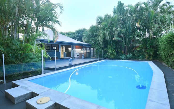 Burleigh Waters Bungalow - A Real Tropical Oasis - 黃金海岸