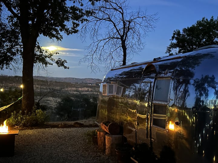 Private Vintage Airstream: Paradise Farm Stay - 天堂
