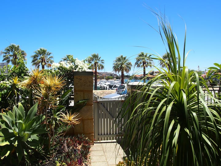Spacious Living In The Heart Of The Marina - Joondalup