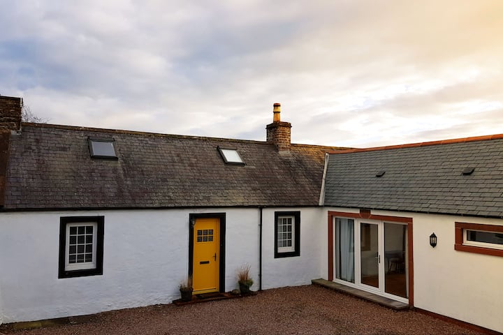 Family Cottage Surrounded By Peaceful Countryside - Lockerbie