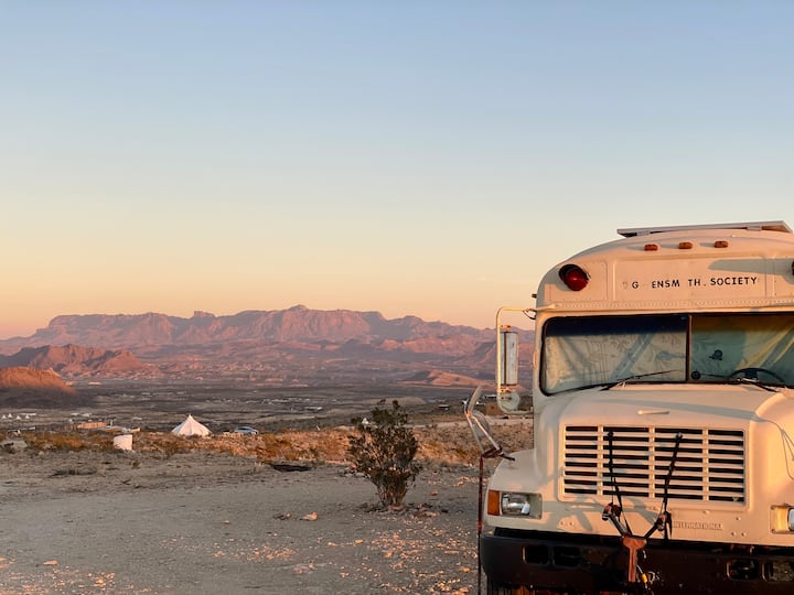 Hilltop Bus With Breathtaking Views In Terlingua. - 터링구아