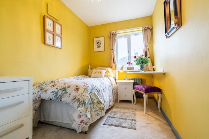 A Home Away From Home. Single Room - Royal Leamington Spa