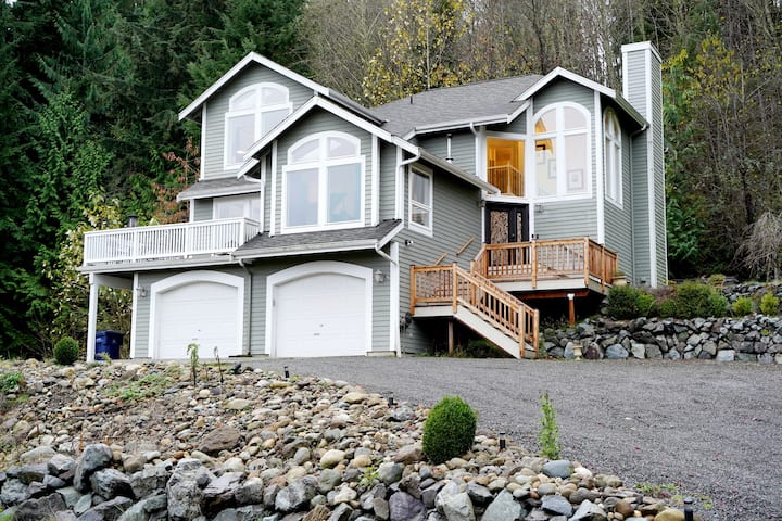 Mountain View Estate At Deer Ridge. Enjoy Nature! - Everett, WA