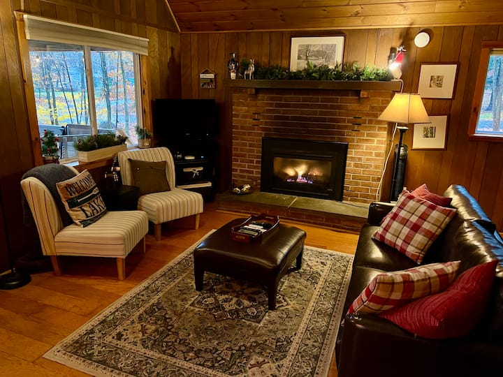 Cozy Cabin Getaway At Arrowhead Lake Pet Friendly! - Pocono Pines, PA