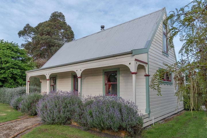 Taraview Cottage - Fully Self Contained - Greytown