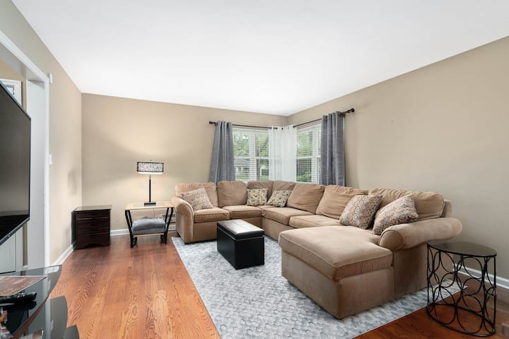 Ideal Notre Dame / South Bend Getaway! (Walking Distance To Stadium) - Notre Dame, IN
