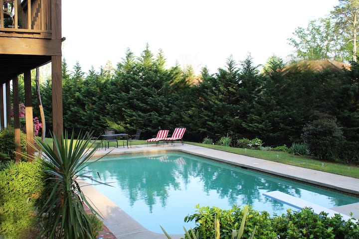 Private Pool Retreat For Families And Small Groups - Truist Park - Atlanta