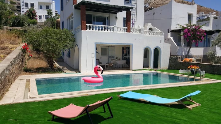 Villa Garden & Pool (Best Location) - Turgutreis