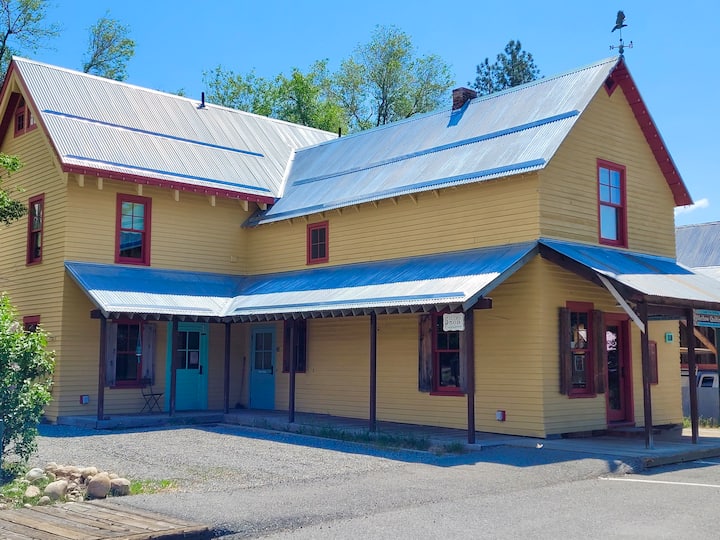 The Waring House-beautifully Restored Historical Building And Loaded With Charm! - Winthrop, WA