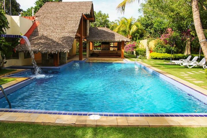 Gorgeous European-style Villa (Private Pool) - Bolivia