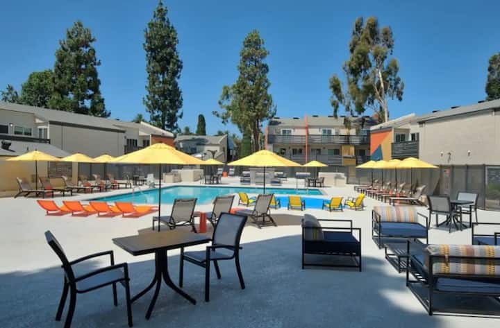 Cozy 2b2b Condo, Heated Pool, Great Location - Buena Park, CA